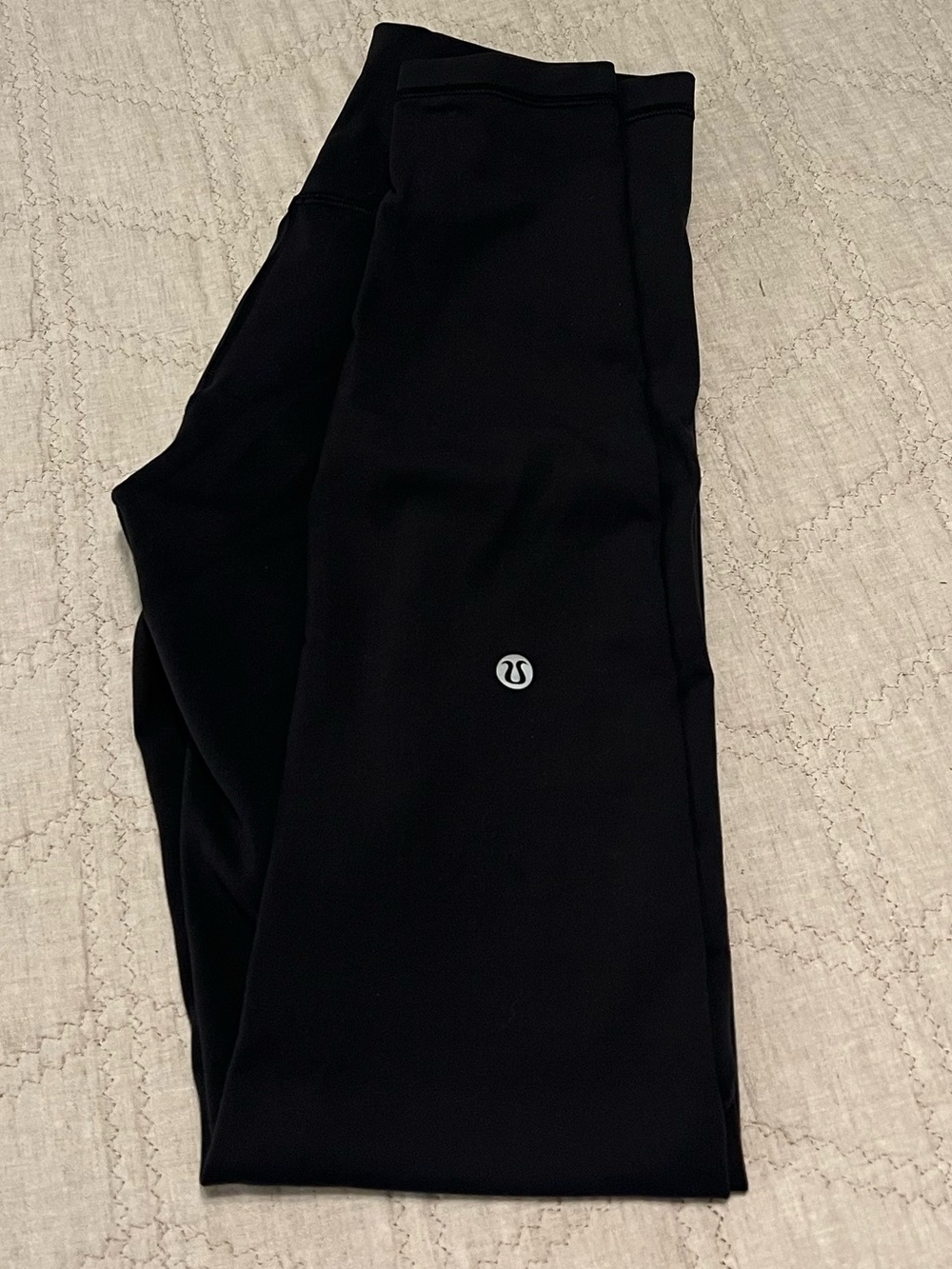 Women’s Lululemon black leggings 28 in